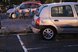 Auto crasht op parkeerplaats wegrestaurant Eemnes