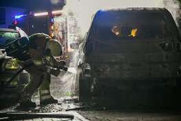 Auto gaat in vlammen op in Maartensdijk