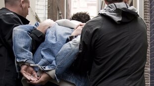 Man aangehouden voor bekladding moskee en synagogen