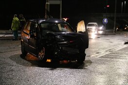 Twee auto&#39;s total-loss na botsing Eemnes