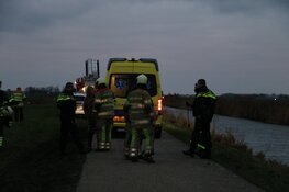 Meisje raakt te water aan Vaartsteeg in Eemnes