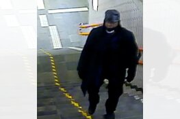 Gezocht: Vrouw beroofd in trein en automobiliste van auto bestolen