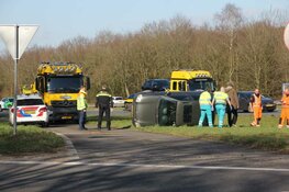 Auto op z&#39;n kant bij ongeval Eemnes