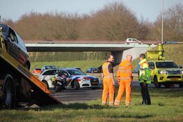 Auto op z&#39;n kant bij ongeval Eemnes