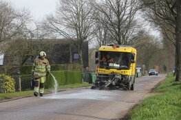 Brandweer heeft handenvol aan vervuild wegdek in Eemnes