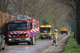 Brandweer heeft handenvol aan vervuild wegdek in Eemnes