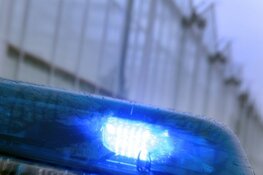18-jarige bestuurder botst na dollemansrit tegen politieauto