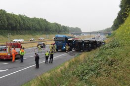 Vrachtwagen gekanteld bij ongeval A27
