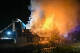 Grote brand in kantoorboerderij