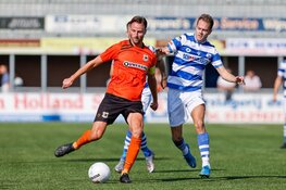 Katwijk wint in blessuretijd van Spakenburg en is nu alleen koploper