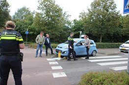 Auto crasht op middengeleider Eemnes