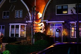 Flinke schuurbrand in Bunschoten-Spakenburg zorgt voor metershoge vlammen