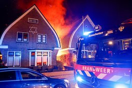 Flinke schuurbrand in Bunschoten-Spakenburg zorgt voor metershoge vlammen
