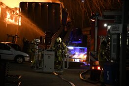 Uitslaande brand bij bouwmarkt in Baarn