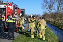 Automobilist te water in Baarn