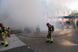 Auto vliegt spontaan in brand op A27