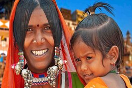 Chris Hinze met "Incredible India" in Schiller Theater