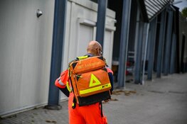 Persoon vast in papiercontainer in Baarn