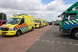 Boot omgeslagen bij Bunschoten, 16 opvarenden te water