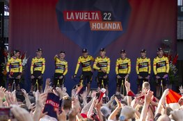 Jumbo-Visma wint ploegentijdrit Vuelta, Gesink in rode trui