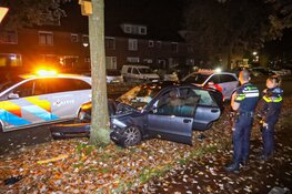 Auto crasht in Eemnes, inzittenden slaan op de vlucht