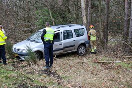 Auto raakt van de weg op A1