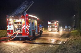 Brand in rieten dak van woning Eemnes