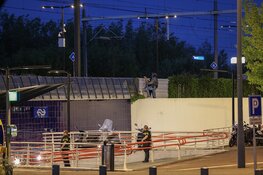 DSI haalt mogelijke schutter uit trein bij station Abcoude