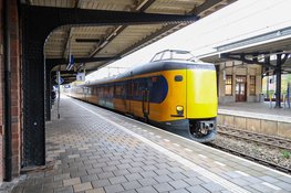 Gestrande trein bij Naarden-Bussum zorgt voor problemen op het spoor. Tot de avond geen treinen tussen Hilversum en Almere
