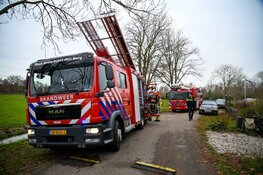 Brand naast woonhuis in Vreeland