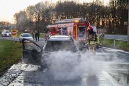 Auto in brand op afrit Huizen/Eemnes