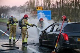 Auto in brand op afrit Huizen/Eemnes