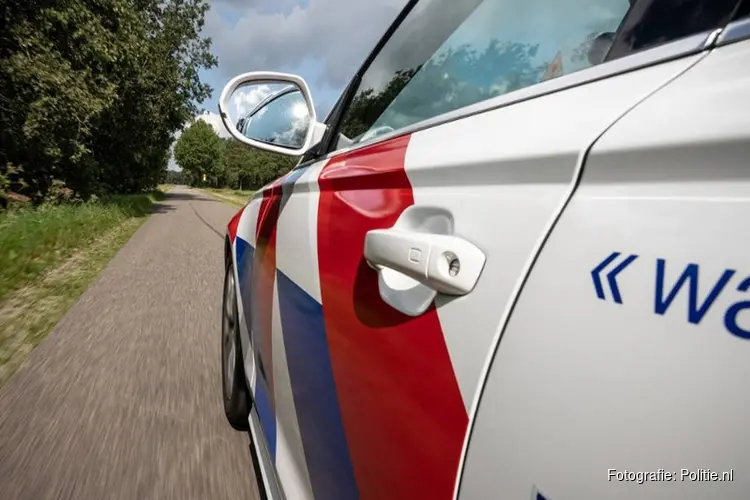 Drugsdealer ramt politieauto bij vluchtpoging