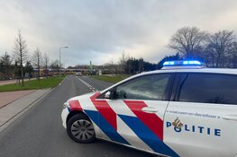 Twee auto's botsen onderaan afrit Eemnes, A1