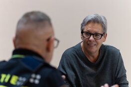 Leen gratis een levend boek in de Mensenbieb in de bibliotheek van Kanaleneiland