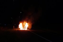 Auto in brand op afrit A1 bij Eemnes