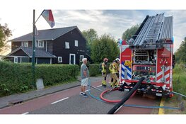 Schuurbrand straalt uit naar gevel van de buren in Breukeleveen