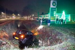 Auto te water gereden in Eemnes