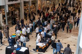 31 Junior Company Teams presenteren hun eigen bedrijf op de marktdag in Hoog Catharijne