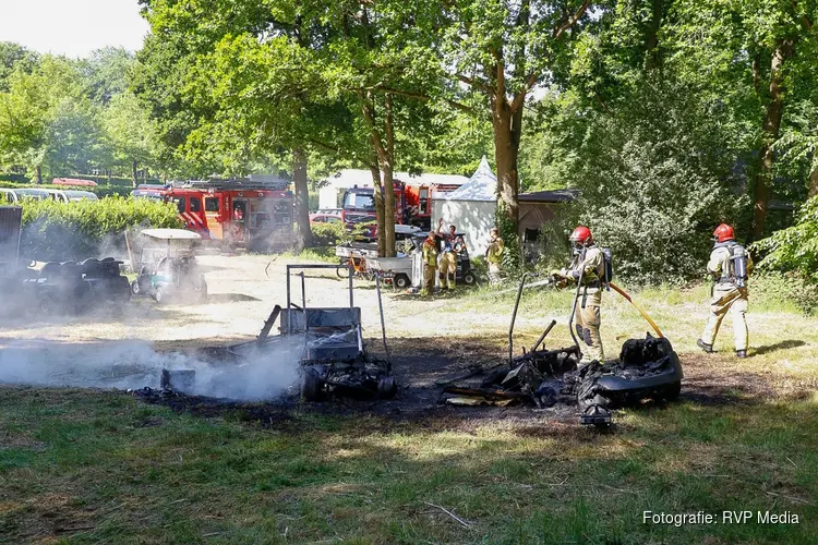 Twee golfkarren volledig uitgebrand bij de Golfclub in Eemnes