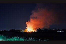 Grote brand bij boerderij in Bunschoten-Spakenburg