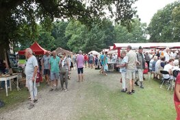 Curiosa & Antiek Fair in de sfeervolle Kasteeltuin van Kasteel Zeist