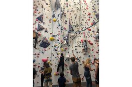 COA kinderen uitgenodigd bij Klimmuur Utrecht