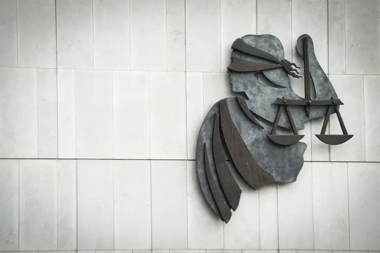 Vrouw moet boete betalen voor overtreden van geheimhoudingsplicht, geen publicatieverbod op boek