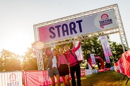 Roze lint door Soest en Baarn: 6.750 deelnemers genieten van 7e editie Pink Ribbon Soester Wandelweekend