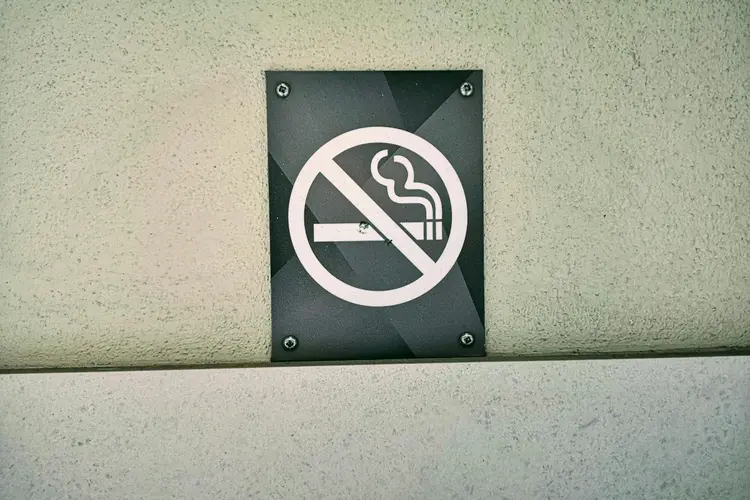 Utrechters kunnen rookvrij-stoeptegel aanvragen voor een rookvrije omgeving