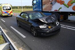 Weg afgesloten na botsing tussen meerdere voertuigen