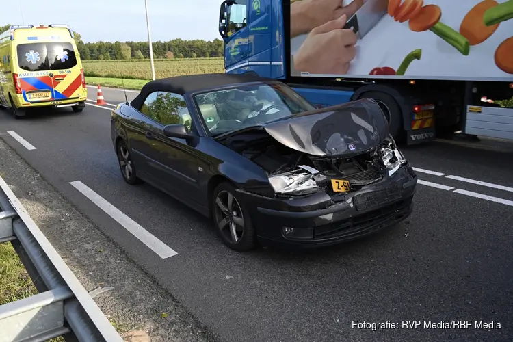 Weg afgesloten na botsing tussen meerdere voertuigen