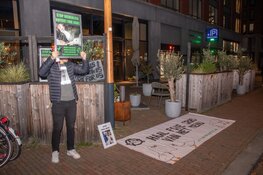 Demonstranten maken herrie bij restaurant in Utrecht