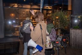 Demonstranten maken herrie bij restaurant in Utrecht